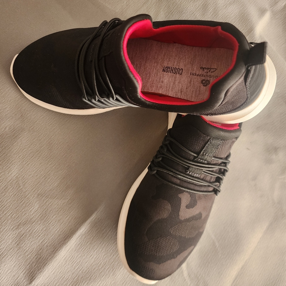Cloudstepper shoes, size 7, black camo, lightly used.